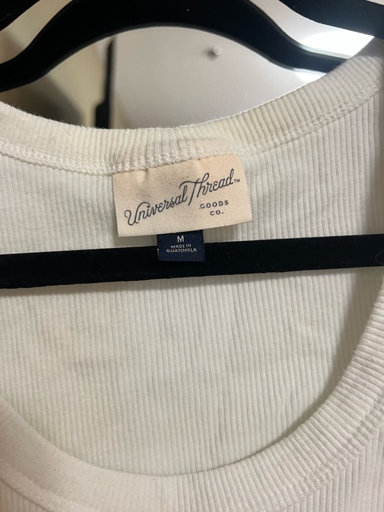 Universal Thread White Ribbed Scoop Tank - Picture 2 of 2